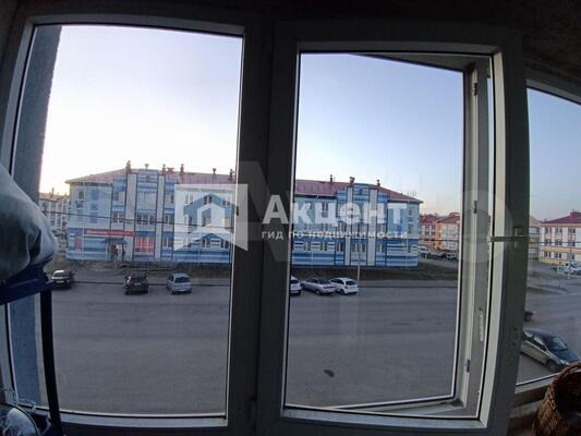 Продам трехкомнатную (3-комн.) квартиру, Героев пр-кт, 3, Просторный мкр