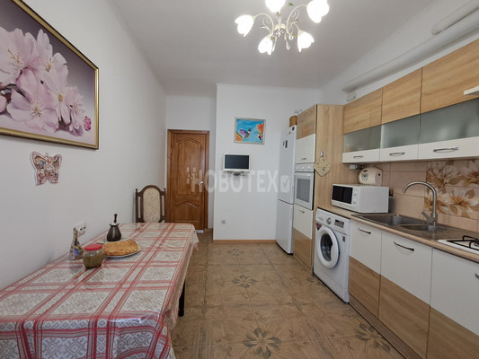 Продам двухкомнатную (2-комн.) квартиру, Кириченко ул, 11А, Горячий Ключ г