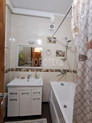 Продам двухкомнатную (2-комн.) квартиру, Кириченко ул, 11А, Горячий Ключ г