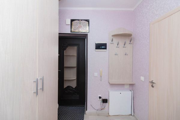 Продам однокомнатную (1-комн.) квартиру, Светлая ул, 67, Ханты-Мансийск г