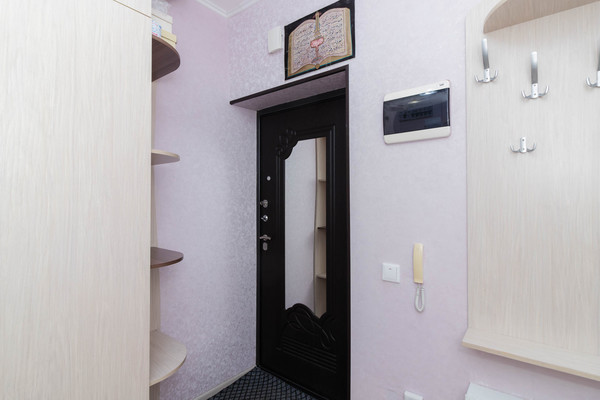 Продам однокомнатную (1-комн.) квартиру, Светлая ул, 67, Ханты-Мансийск г