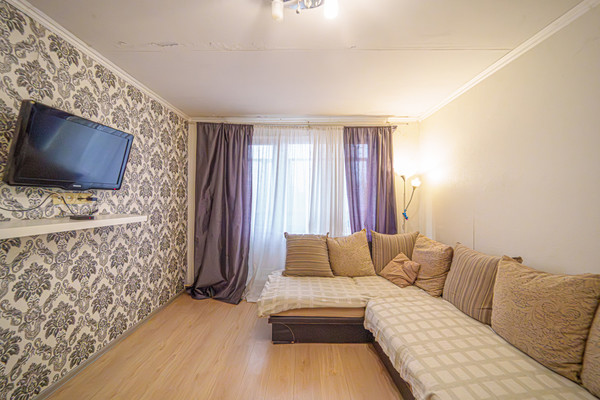 Продам двухкомнатную (2-комн.) квартиру, Химградская ул, 51, Пермь г