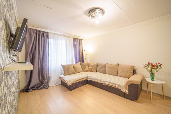 Продам двухкомнатную (2-комн.) квартиру, Химградская ул, 51, Пермь г