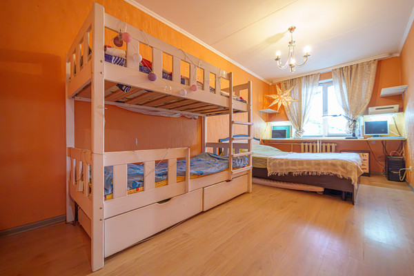 Продам двухкомнатную (2-комн.) квартиру, Химградская ул, 51, Пермь г