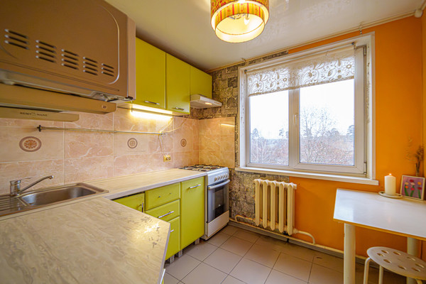 Продам двухкомнатную (2-комн.) квартиру, Химградская ул, 51, Пермь г