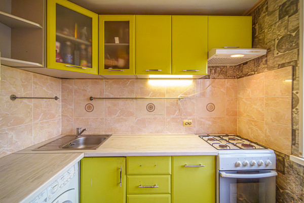 Продам двухкомнатную (2-комн.) квартиру, Химградская ул, 51, Пермь г