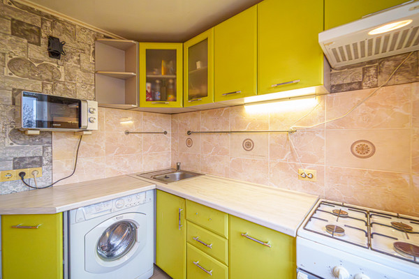 Продам двухкомнатную (2-комн.) квартиру, Химградская ул, 51, Пермь г