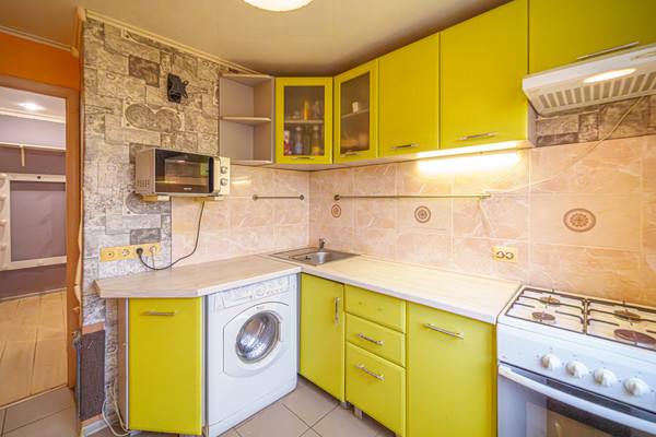 Продам двухкомнатную (2-комн.) квартиру, Химградская ул, 51, Пермь г