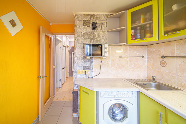 Продам двухкомнатную (2-комн.) квартиру, Химградская ул, 51, Пермь г