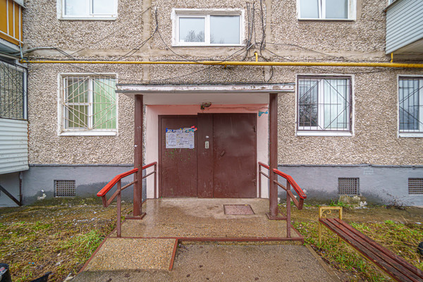 Продам двухкомнатную (2-комн.) квартиру, Химградская ул, 51, Пермь г