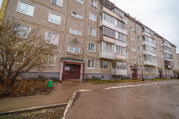 Продам двухкомнатную (2-комн.) квартиру, Химградская ул, 51, Пермь г