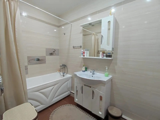 Продам двухкомнатную (2-комн.) квартиру, Парковая ул, 64к4, Анапа г