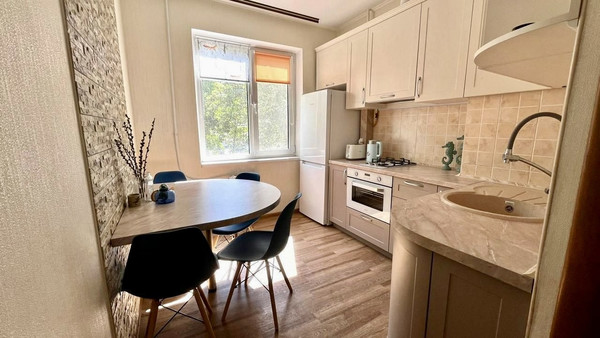 Продам двухкомнатную (2-комн.) квартиру, Куйбышева ул, 31, Симферополь г