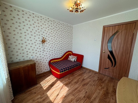 Продам трехкомнатную (3-комн.) квартиру, Парижской Коммуны ул, 31к2, Комсомольск-на-Амуре г