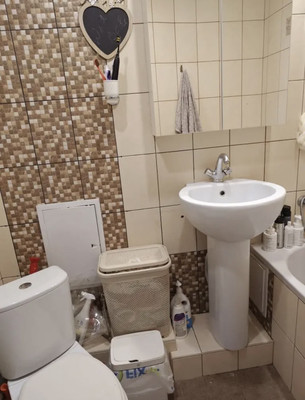 Продам трехкомнатную (3-комн.) квартиру, 1-я Краснодарская ул, 55, Ростов-на-Дону г