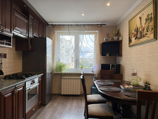 Продам трехкомнатную (3-комн.) квартиру, Ф.Лефорта б-р, 16, Калининград г