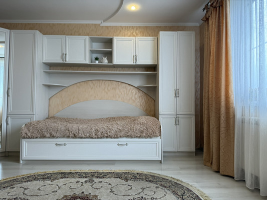 Продам трехкомнатную (3-комн.) квартиру, Ф.Лефорта б-р, 16, Калининград г