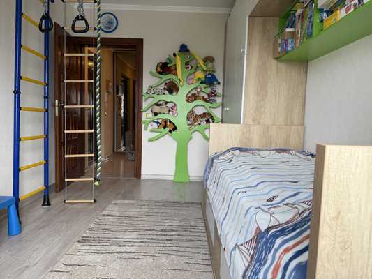 Продам трехкомнатную (3-комн.) квартиру, Ф.Лефорта б-р, 16, Калининград г