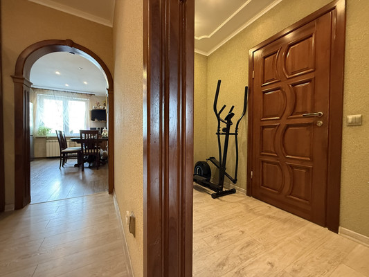 Продам трехкомнатную (3-комн.) квартиру, Ф.Лефорта б-р, 16, Калининград г