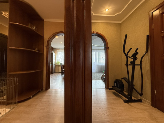 Продам трехкомнатную (3-комн.) квартиру, Ф.Лефорта б-р, 16, Калининград г