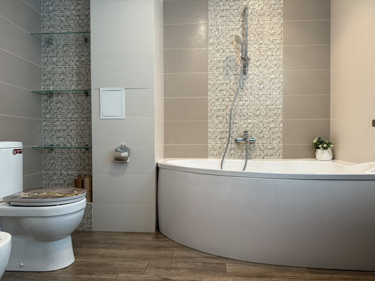 Продам трехкомнатную (3-комн.) квартиру, Ф.Лефорта б-р, 16, Калининград г