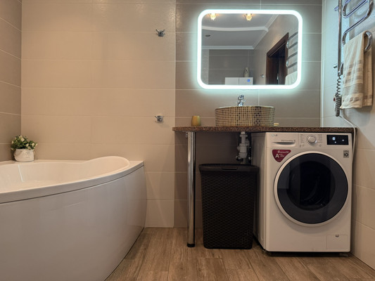 Продам трехкомнатную (3-комн.) квартиру, Ф.Лефорта б-р, 16, Калининград г