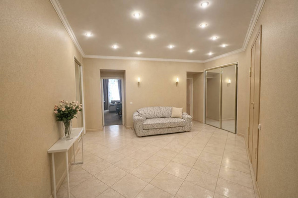 Продам трехкомнатную (3-комн.) квартиру, Малая Посадская ул, 14, Санкт-Петербург г