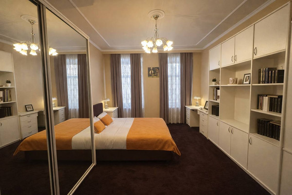 Продам трехкомнатную (3-комн.) квартиру, Малая Посадская ул, 14, Санкт-Петербург г