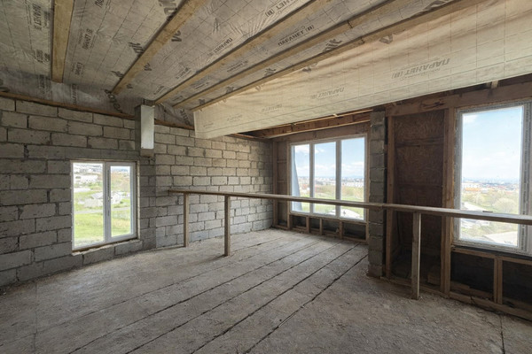 Продам однокомнатную (1-комн.) квартиру, Биттирова ул, 1, Белая Речка с