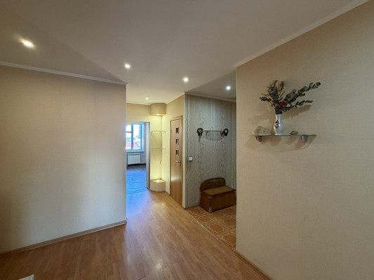 Продам трехкомнатную (3-комн.) квартиру, Мира ул, 52ка, Ханты-Мансийск г