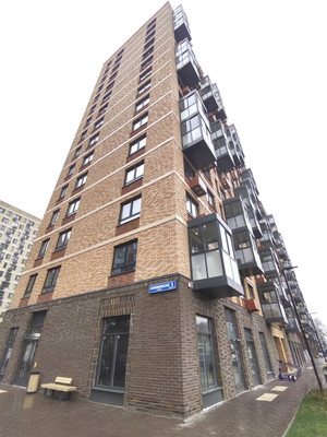 Продам трехкомнатную (3-комн.) квартиру, Новомосковская ул, 1к3, Москва г