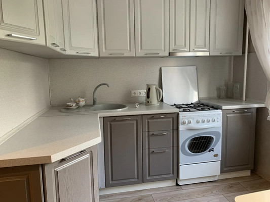 Продам двухкомнатную (2-комн.) квартиру, Адоратского ул, 36, Казань г