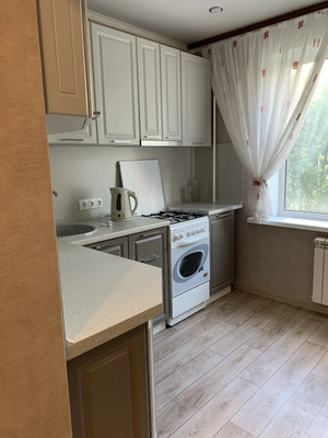 Продам двухкомнатную (2-комн.) квартиру, Адоратского ул, 36, Казань г