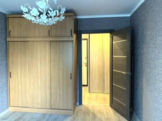 Продам двухкомнатную (2-комн.) квартиру, Адоратского ул, 36, Казань г