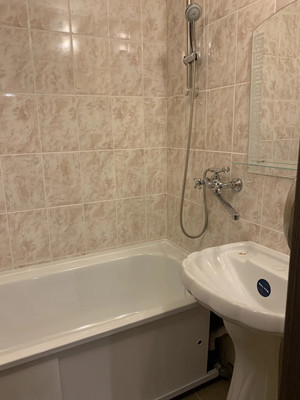 Продам двухкомнатную (2-комн.) квартиру, Адоратского ул, 36, Казань г