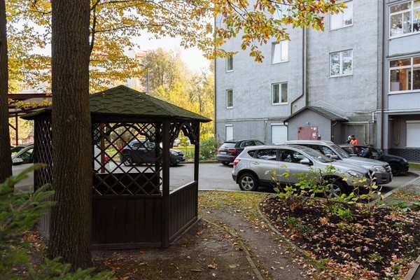 Продам двухкомнатную (2-комн.) квартиру, Колхозная ул, 3-5, Калининград г