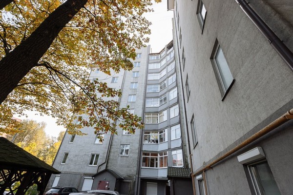 Продам двухкомнатную (2-комн.) квартиру, Колхозная ул, 3-5, Калининград г