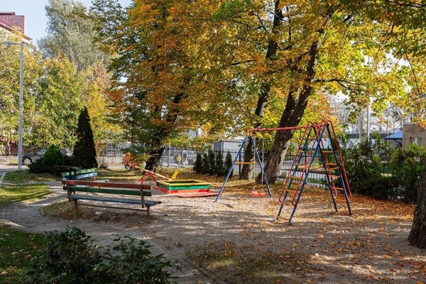 Продам двухкомнатную (2-комн.) квартиру, Колхозная ул, 3-5, Калининград г