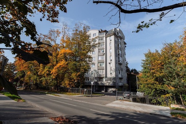 Продам двухкомнатную (2-комн.) квартиру, Колхозная ул, 3-5, Калининград г