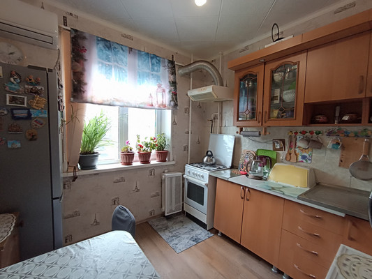 Продам трехкомнатную (3-комн.) квартиру, Курчатова пр-кт, 35, Волгодонск г