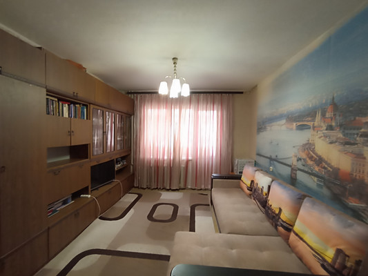 Продам трехкомнатную (3-комн.) квартиру, Курчатова пр-кт, 35, Волгодонск г