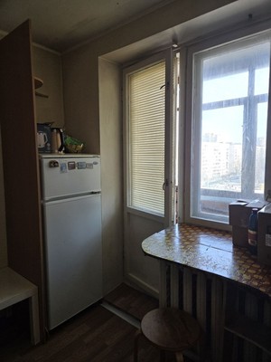 Продам комнату в 5-комн. квартире, Сиреневый б-р, 9, Санкт-Петербург г