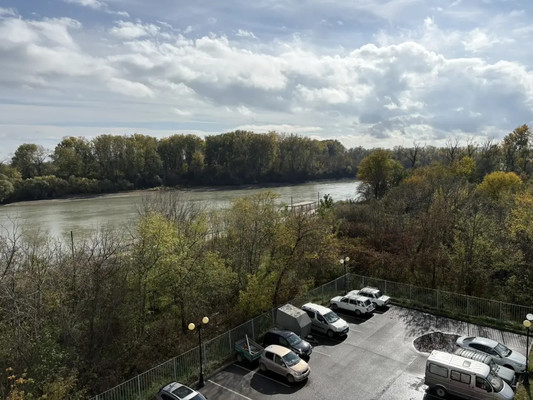 Продам многокомнатную квартиру, им. Валерия Гассия ул, 4/7к1, Краснодар г