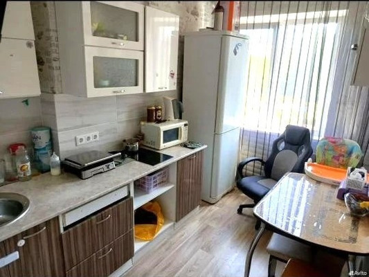 Продам трехкомнатную (3-комн.) квартиру, Шукшина ул, 1, Барнаул г