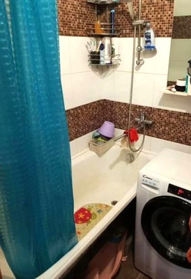 Продам трехкомнатную (3-комн.) квартиру, Шукшина ул, 1, Барнаул г