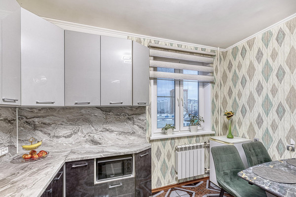 Продам многокомнатную квартиру, В мкр, 52, Троицк г