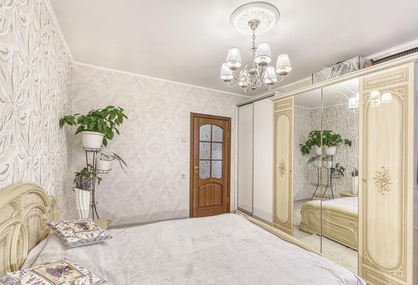 Продам многокомнатную квартиру, В мкр, 52, Троицк г