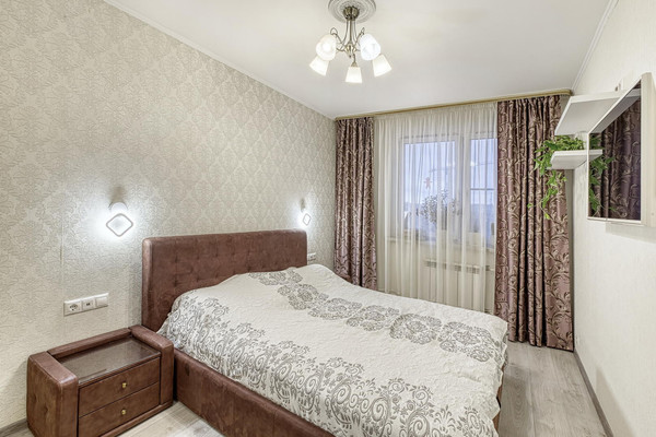 Продам многокомнатную квартиру, В мкр, 52, Троицк г