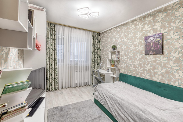 Продам многокомнатную квартиру, В мкр, 52, Троицк г