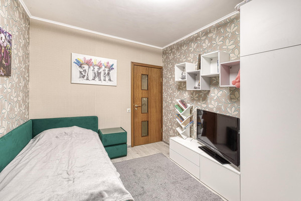 Продам многокомнатную квартиру, В мкр, 52, Троицк г